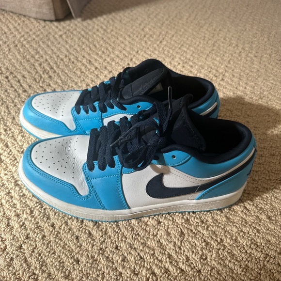 Jordan 1 Low UNC - Picture 3 of 6